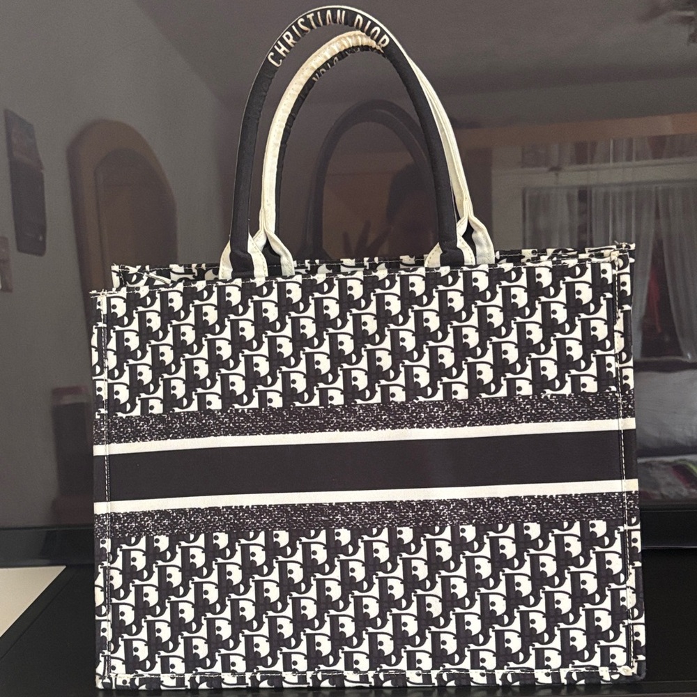 Black and White Tote Bag - Picture 6 of 9